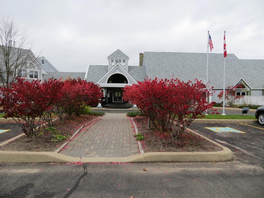 Riverside Resort And Conference Centre French Village Exterior photo