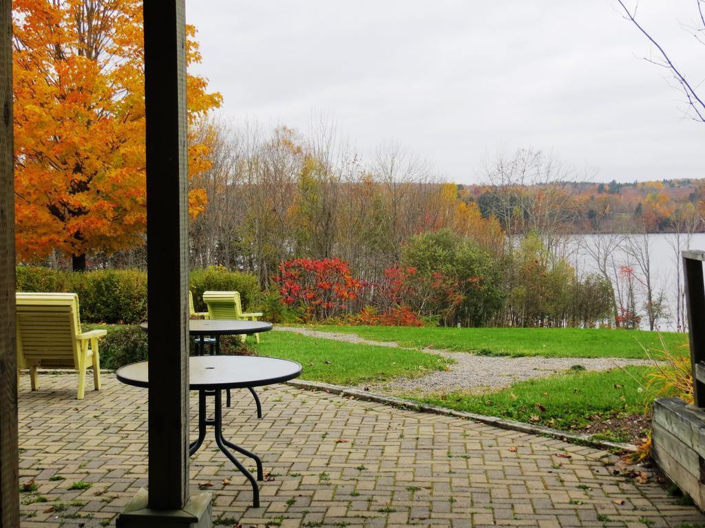 Riverside Resort And Conference Centre French Village Exterior photo